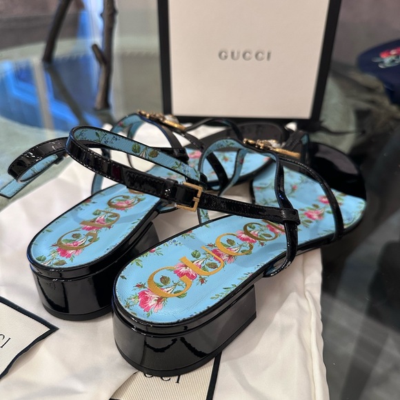 $850 Gucci New in Box Black Patent Leather Bee  Sandals sz 39 (8) - Picture 11 of 15
